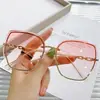 Gafas Rosas para Mujer Influencer de Tiktok Gafas de Sol de Moda Temática Oceánica Montura Grande de Moda Gafas de Sol Rosas con Degradado Natural