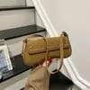 Bolsa de Ombro Baguette Vintage com Tachas de Nicho Coreana de Alta Qualidade para Mulheres, Bolsa de Ombro Fashion para o Dia a Dia