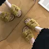 Sandálias femininas slip-on versáteis estilo Birkenstock com pelo, moda outono, antiderrapantes, para o dia a dia com sola grossa, tira com fivela dupla, confortáveis para uso externo