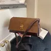 Bolsa de ombro nova e moderna de alta qualidade para o outono de 2026, versátil bolsa tote e crossbody, bolsa de axila da moda para o dia a dia