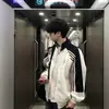 Chamarra pesada de bloques de color para hombre, adecuada para primavera y otoño, chamarra bomber estilo americano de corte limpio, chamarra de béisbol moderna con cuello alto