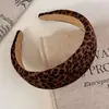 Diadema Retro de Gamuza con Estampado de Leopardo de Hong Kong para Mujer, Nueva Diadema de Lujo para Otoño e Invierno para Volumen Craneal Alto, Adecuada para Lavarse la Cara