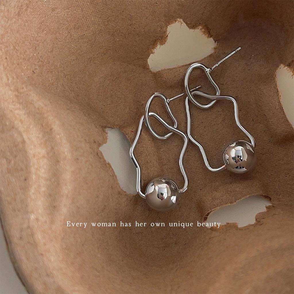 1_0026_Every woman has her own