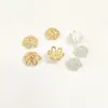 Retenção de Cor Forte Base de Flor de Renda Banhada a Ouro Base de Contas Acessórios para Joias DIY Pulseira Colar Handmade Oco Flor de Seis Pétalas Suporte de Tampa