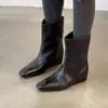 Elegantes botas de montar cuadradas de estilo coreano 2026, modernas y a la moda, adelgazantes, de pierna ancha simples para mujer, botas de media pantorrilla que aumentan la altura