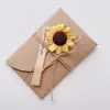 Cartão de Felicitações Retrô de Papel Kraft com Flores Secas Criativo Simples DIY Aniversário Dia da Mulher Dia das Mães Cartões de Bênção