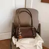 2026 Nova Bolsa Boston com Design de Nicho Textura da Moda Simples Grande Capacidade Camurça Bolsa de Ombro Único Transversal