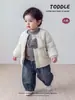 Conjunto de invierno para niño estilo coreano: chaqueta de plumón cálida al 90%, camiseta básica, jeans forrados de polar, ropa para niños