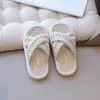 Pantuflas de Verano Estilo Coreano con Perlas Slip-On 2026 Nuevo Estilo de Verano Sandalias para Exteriores de Niñas Zapatos de Princesa Antideslizantes Estilo Coreano
