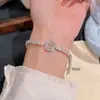 Pulsera Cuadrada de Azúcar con Lazo de Corazón Femenino Lujo Ligero Nicho Alta Gama Dulce Linda Joyería de Mano Pulsera de Temperamento Exquisito