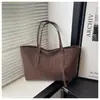 Bolsa Tote Retrô Moda Europeia e Americana Estampa de Leopardo Grande Capacidade 2025 Casual Nova para o Dia a Dia Retrô Superfície Macia Bolsa de Ombro