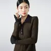 Camiseta Retro de Manga Larga Color Café Estilo Old Money para Mujer 2026 Otoño Nuevo Diseño Top de Lujo de Gama Alta