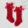 Meias de algodão de alta qualidade para primavera e outono para crianças, meias de cor sólida com acabamento em renda para meninas, meias para bebês, meias para recém-nascidos, meias de princesa com laço