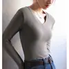 Camisa Base Manga Longa Gola V Regular para Mulheres Outono/Inverno 2026, Peça Íntima Elegante Slim Fit, Cor Sólida, Top Simples e Versátil