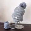 Gorro Lei Feng de Punto Cálido con Orejeras y Pompón Patchwork para Mujer, Nuevo Gorro de Punto Versátil Casual de Invierno, Gorro de Punto Dulce Versátil