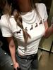 Playera Blanca de Manga Corta para Mujer con Estampado de Dachshund, Estilo Coreano, Corte Ajustado, Versátil Playera de Manga Corta, Moda Femenina Trendy