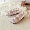 Sapatos de couro versáteis estilo coreano para meninas com bolinhas, novo modelo 2026, mocassins slip-on respiráveis de malha, sapatilhas estilo balé