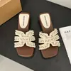 Chinelos de Pérola Franceses para Mulheres Verão Uso Externo 2026 Novo Estilo Fada Pequena Chanel Moda Rasteirinha com Uma Tira Sandálias de Praia