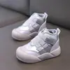 Zapatos de algodón para niños zapatillas grandes de algodón para niños ligeras 2024 nuevo estilo de invierno zapatos para niñas cálidos de felpa adicional botas de algodón de moda