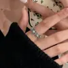 Anillo de Flor de Diamante Brillante de Plata de Lujo Ligero y Sencillo para Mujer, Anillo de Dedo Índice de Gama Alta, Estilo Dulce, Anillo de Moda Elegante y Versátil