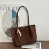 Nova Cesta de Legumes de Grande Capacidade Outono/Inverno 2026 Bolsa de Mão Feminina Estilo Ins para o Trabalho Bolsa Tote de Couro Europeu