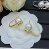 Familia Hua/Huajia Pendientes de Botón de Latón con Tachuelas de Diamante en Forma de V Transfronterizos Pendientes de Perla Versátiles de Plata 925 para Mujer