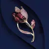 Broche de Tulipán Retro Europeo y Americano para Mujer, Ramillete de Lujo y Exquisito, Pin de Cristal Versátil, Elegante Accesorio para Traje, Accesorio para Vestido