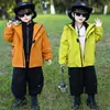 Colección nueva de primavera y otoño 2026 para niños: ropa deportiva para exteriores para niños, chaqueta de otoño con capucha tres en uno para bebé