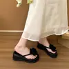 Verão 2026 Novo Estilo Floral Moda Versátil Estilo Fada Chinelos para Mulheres Outdoor Praia Chinelos de Dedo para Mulheres
