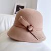 Sombrero de cubo de satén oblicuo estilo oro sucio para mujer, sombrero de fieltro de lana australiana para otoño e invierno, sombrero de copa con hebilla de flor artística, sombrero de cubo vintage estilo Hepburn