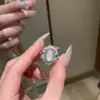 Nuevo Anillo de Calcedonia Transparente Estilo Chino con Jade Blanco y Diamantes Completos para Mujer con Anillo Abierto Artístico Elegante Superficie de Huevo de Alta Gama