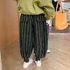 Calça Infantil 2026 Estilo Outono Versão Coreana Calça de Veludo Cotelê Listrada Vertical Wide-Leg para Meninos e Meninas, Calça Jogger Cenoura Versátil de Caimento Solto para Crianças