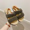 Sandalias peludas con forro de polar y hebilla trasera, suela gruesa, nuevo estilo de moda de verano para mujer, zapatos planos romanos versátiles de estilo coreano para mujer