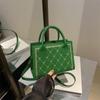 Bolso de mano de moda Lingge para mujer, nuevo de principios de otoño 2025, simple, casual, moderno, color liso, bordado, bandolera, bolso de hombro