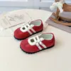 Sapatos Mary Jane Princesa para Meninas 2026 Primavera/Outono Novos Sapatos de Solado Macio Respiráveis Sapatos Individuais Design Infantil Preto Sapatos de Treino Alemães
