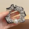 1. Goma para el pelo vintage de flores oscuras con una textura madura y suave, adecuada para ir al trabajo, accesorio para el cabello duradero y versátil para mujeres