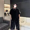 Conjunto Esportivo Casual Listrado para Homens, Verão Estilo Hong Kong Retrô Tendência Marca, Camiseta de Manga Curta para Jovens, Shorts Largos