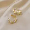 Pendientes Personalizados de Moda Ins Retro con Perlas en Forma de C y Ojo de Gato para Mujer, Diseño de Nicho, Pendientes Elegantes y Versátiles de Estilo Francés
