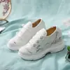 Tênis de Lona Branco com Garça Bordada Sapatos Bordados Sapatos de Tecido Antigos de Pequim Sapatos Brancos Espessos Tênis Esportivos Sapatos de Estilo Antigo Saiba Como