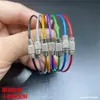 Em estoque Chaveiro de anel de cabo de aço Anel de aço inoxidável com revestimento de borracha colorida Fivela de trava de cabo de aço com revestimento de plástico Grande quantidade negociável E18