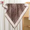 Bufanda Cuadrada Nueva para Mujer de 90CM Estampado de Leopardo Europeo y Americano Bufanda de Seda Chifón Satinado Fuente de Fábrica Mayorista