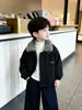 Ropa de Invierno para Niños Letras Bordadas Chaqueta con Cuello de Piel Estilo Coreano Chaqueta Acolchada Infantil con Cuello de Piel Fresco Ropa para Niños Pequeños y Niños Pequeños Moderna