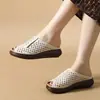 Zapatillas versátiles para mujer para exteriores 2026 nuevas sandalias planas de verano antideslizantes de suela suave para madres de mediana edad