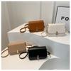 Bolso pequeño y elegante para mujer, estilo coreano, bolso cuadrado pequeño que combina con todo, bolso de hombro de primavera 2024, bolso de moda con hebilla simple para mujer.