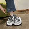 Zapatos de plataforma gruesa para mujer, nueva colección otoño/invierno 2026, estilo retro versátil, que aumentan la altura, ligeros, parte superior de malla, hacen que los pies se vean más pequeños, zapatillas casuales