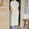Delantal Estampado Estilo Coreano con Cuello Halter para Comercio Transfronterizo, Cubre Cadera, Tallas Grandes, Adecuado para Hornear, Arte de Uñas, Té de Leche y Ropa de Trabajo de Barista