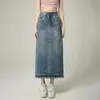 Saia Jeans Vintage Feminina com Bordas Desfiadas, Saia Evasê de Cintura Alta Tendência que Valoriza a Silhueta, Saia Reta de Comprimento Médio