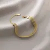 Pulsera de acero de titanio Jin Hui no se decolora cruzada popular femenina trébol de cinco hojas diamante estilo Ins personalidad chapado al vacío 18K