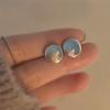 Aretes de Perlas Redondas con Pin de Plata S925, Elegantes Retro Franceses, Aretes de Botón de Lujo Ligero, Diseño de Nicho Personalizado