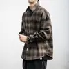 Outono e inverno camisa xadrez escovada grossa retrô masculina roupa de trabalho manga longa marca da moda solta camisa de lã jaqueta casual tendência